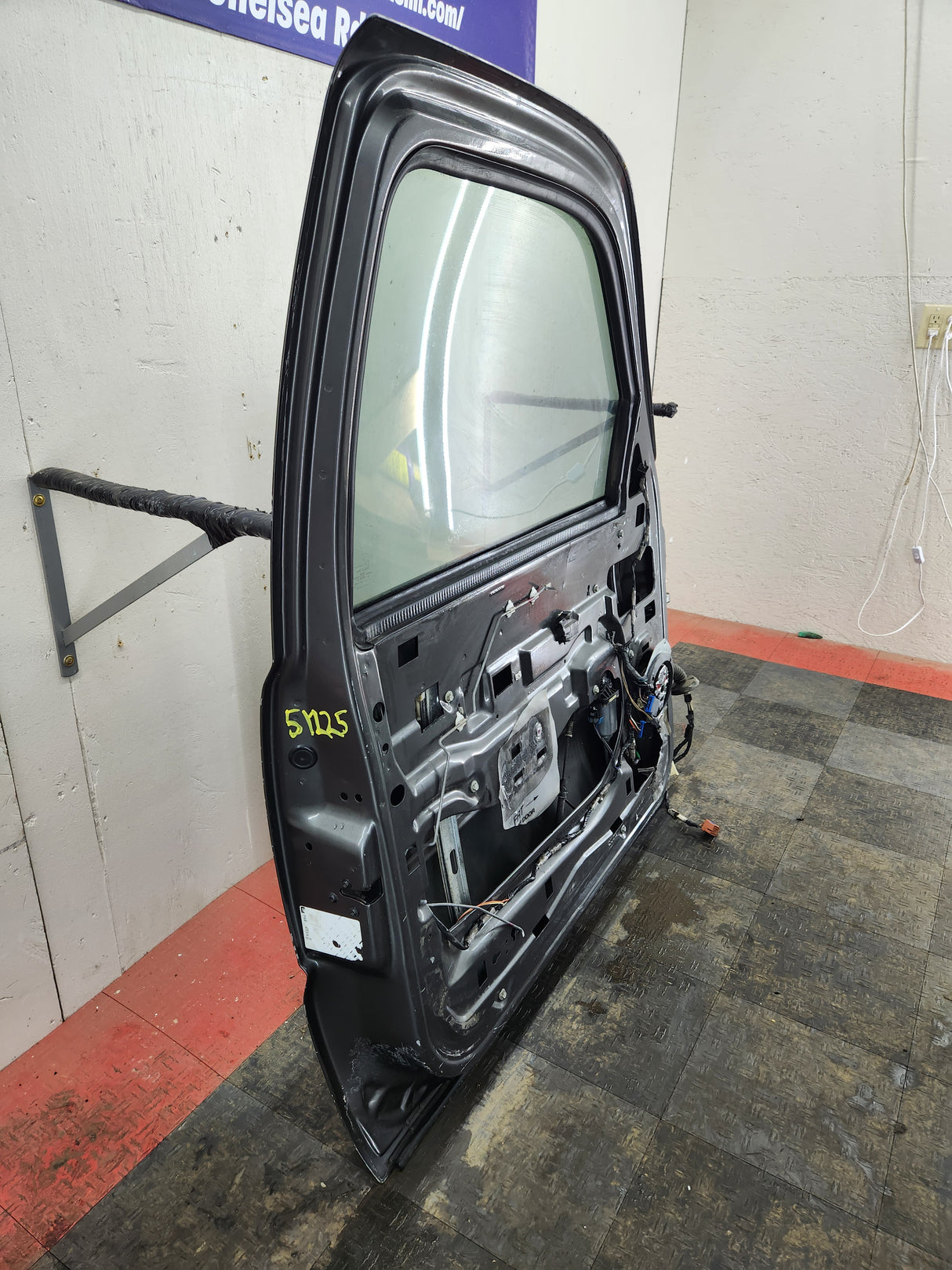 1999-2006 Chevrolet Silverado / GMC Sierra 1500 2500 3500 HD Driver Side Front Door LH