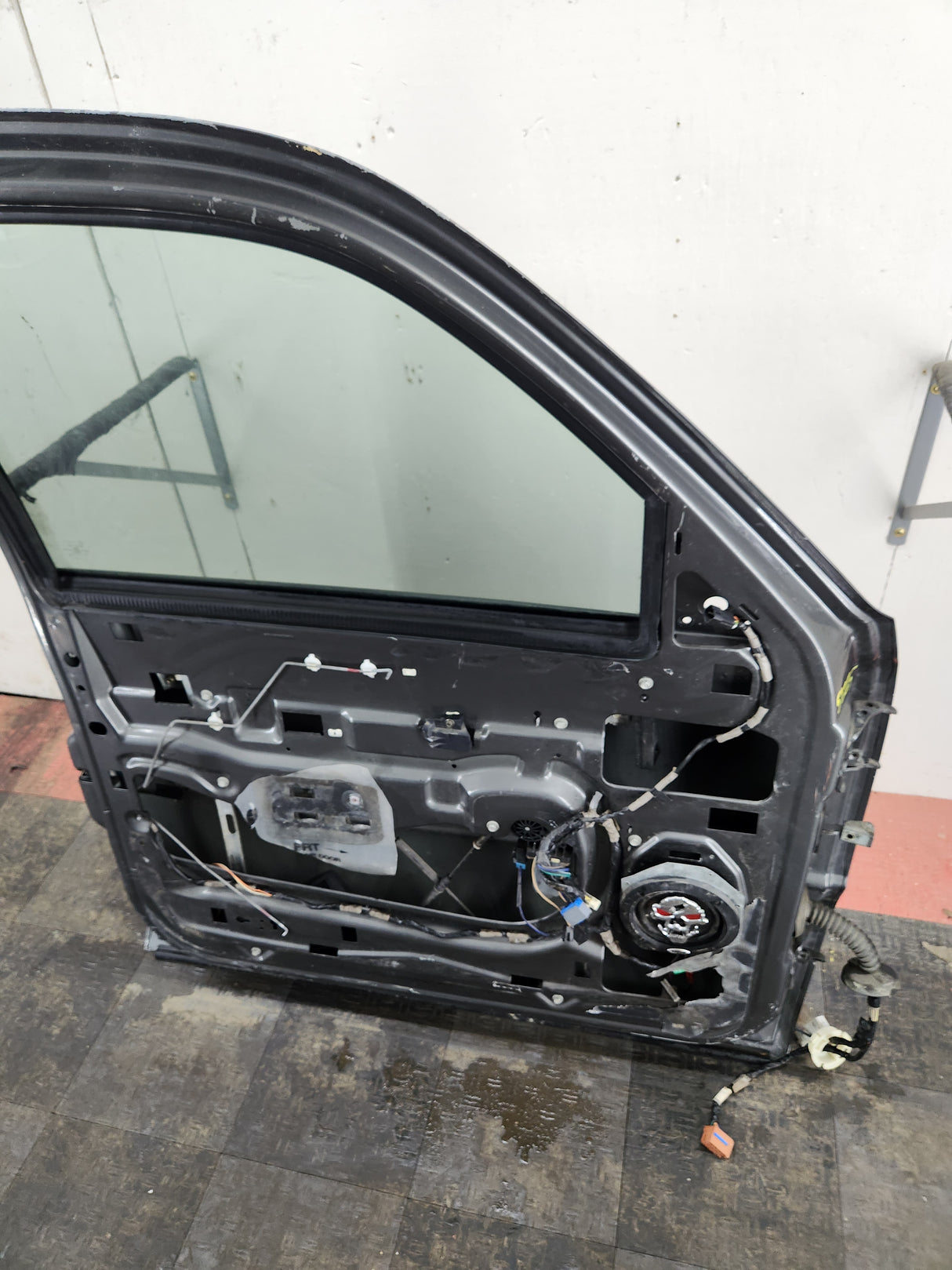 1999-2006 Chevrolet Silverado / GMC Sierra 1500 2500 3500 HD Driver Side Front Door LH