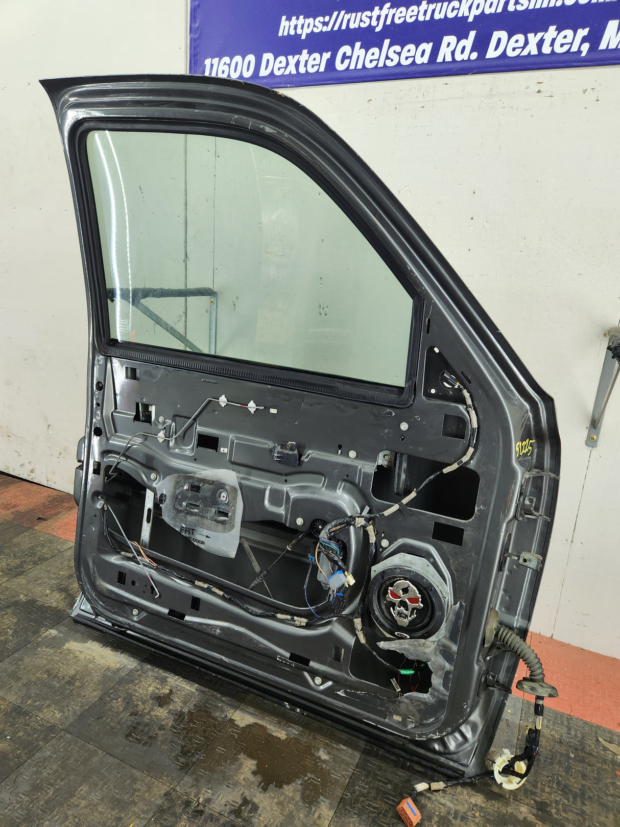 1999-2006 Chevrolet Silverado / GMC Sierra 1500 2500 3500 HD Driver Side Front Door LH