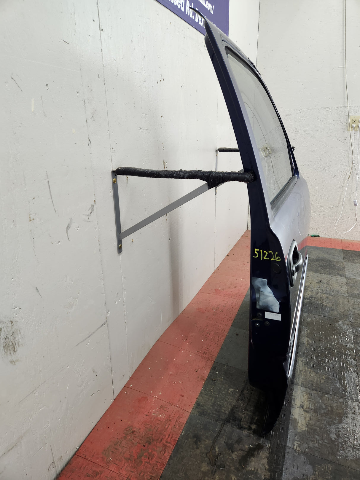 1999-2006 Chevrolet Silverado / GMC Sierra 1500 2500 3500 HD Front Passenger side Door RH