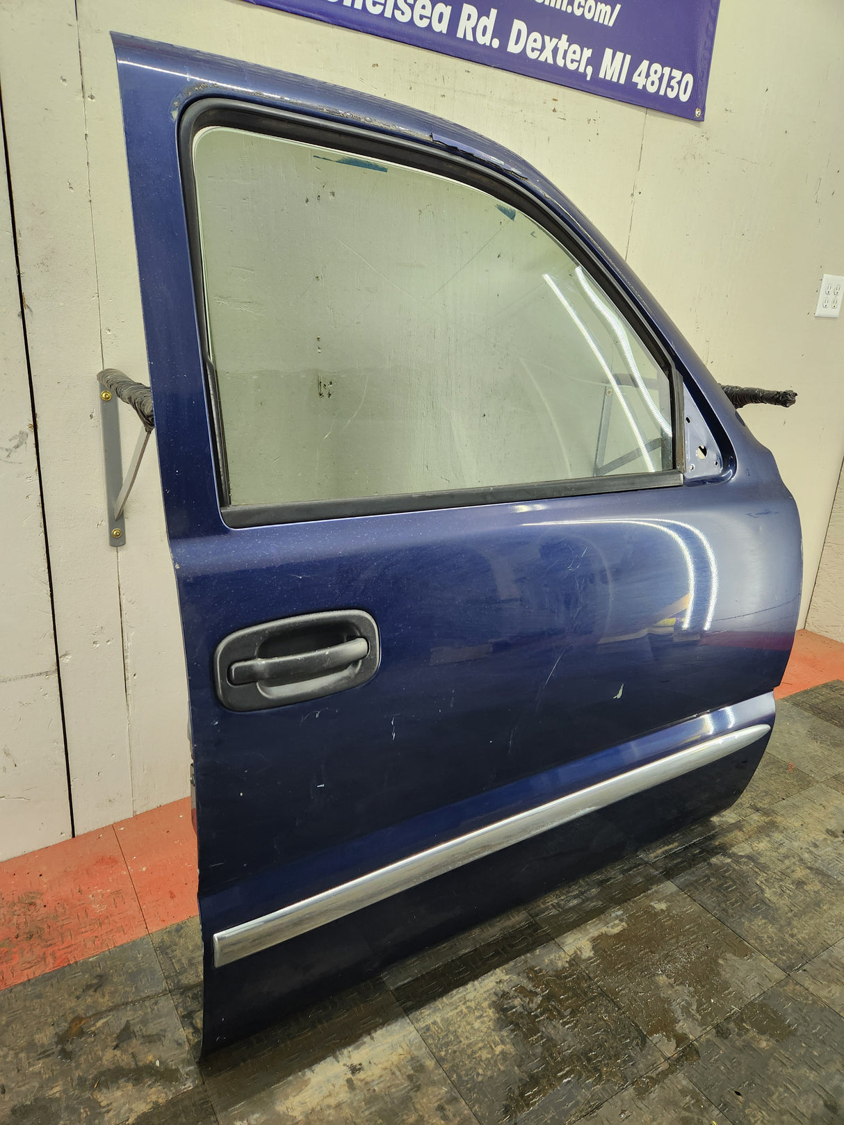 1999-2006 Chevrolet Silverado / GMC Sierra 1500 2500 3500 HD Front Passenger side Door RH