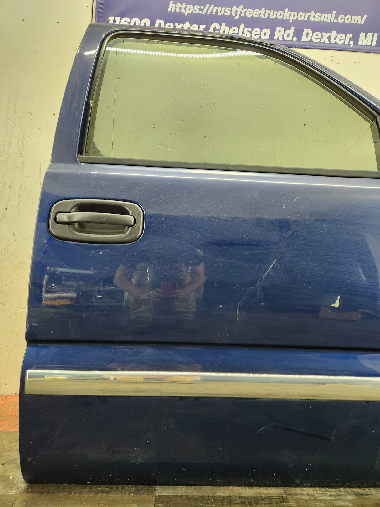 1999-2006 Chevrolet Silverado / GMC Sierra 1500 2500 3500 HD Front Passenger side Door RH