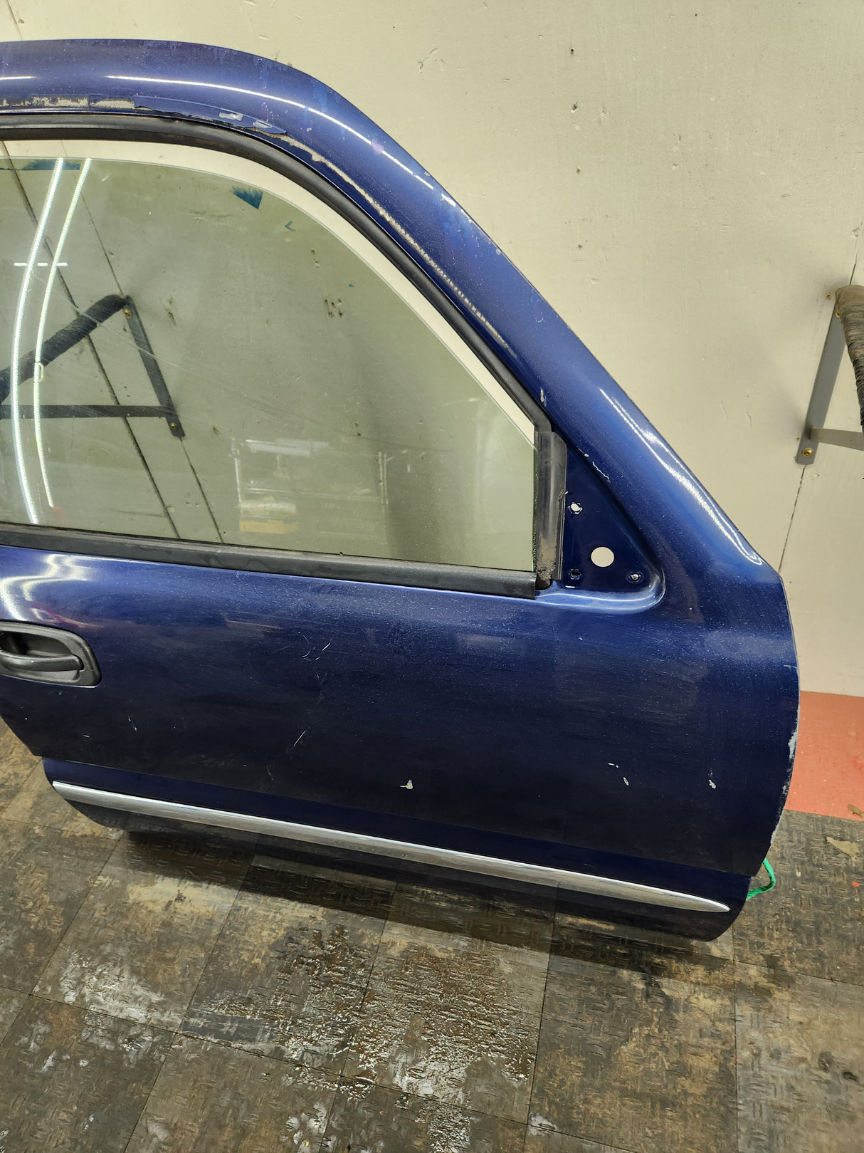 1999-2006 Chevrolet Silverado / GMC Sierra 1500 2500 3500 HD Front Passenger side Door RH