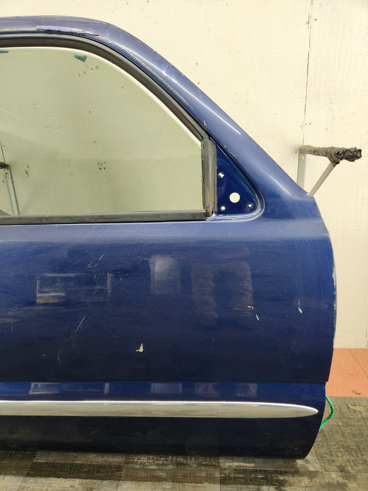 1999-2006 Chevrolet Silverado / GMC Sierra 1500 2500 3500 HD Front Passenger side Door RH