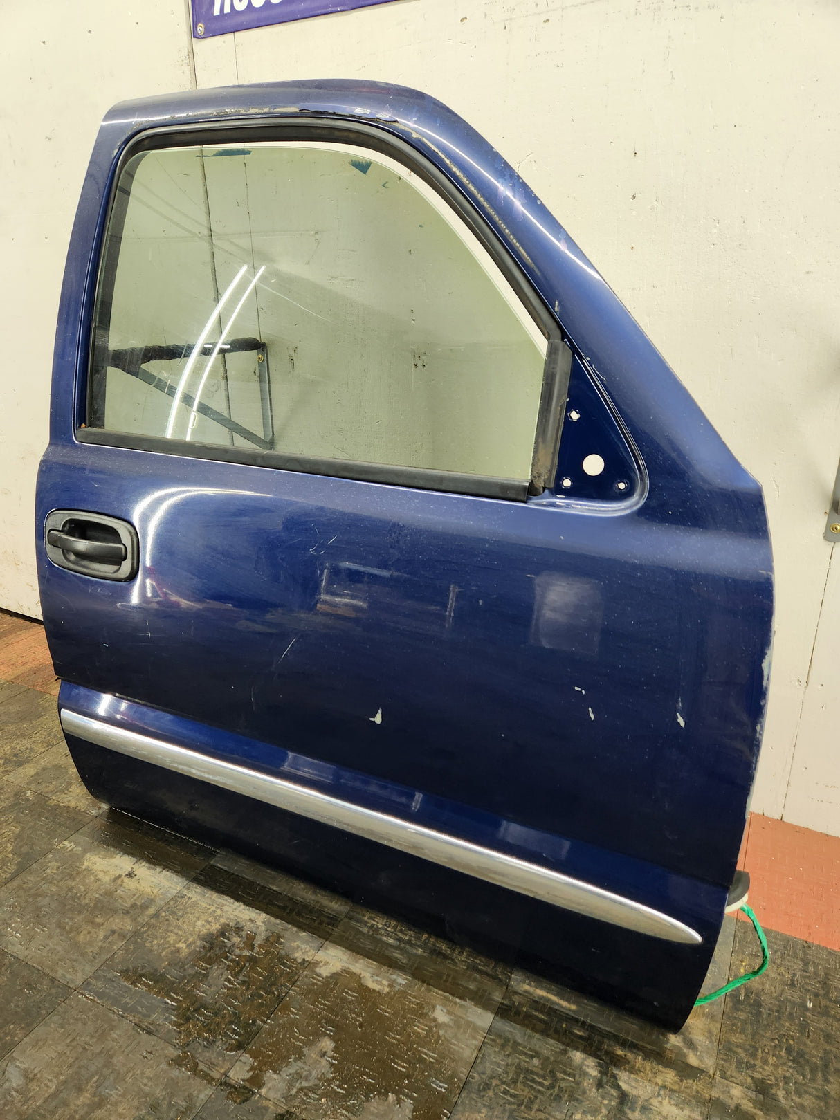 1999-2006 Chevrolet Silverado / GMC Sierra 1500 2500 3500 HD Front Passenger side Door RH