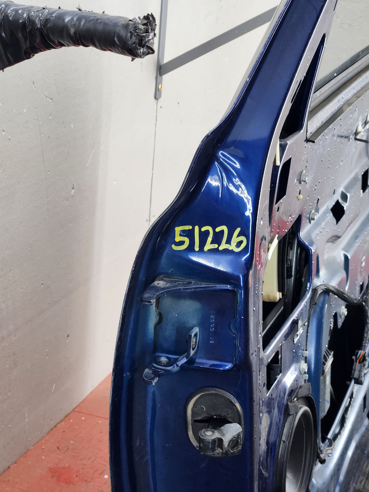 1999-2006 Chevrolet Silverado / GMC Sierra 1500 2500 3500 HD Front Passenger side Door RH