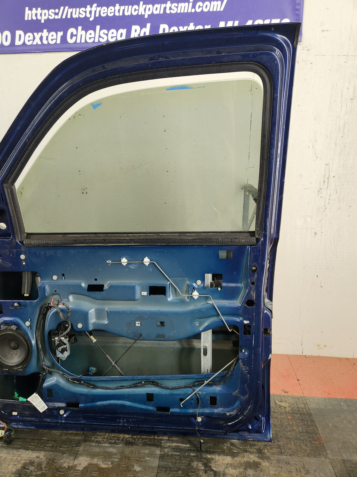 1999-2006 Chevrolet Silverado / GMC Sierra 1500 2500 3500 HD Front Passenger side Door RH