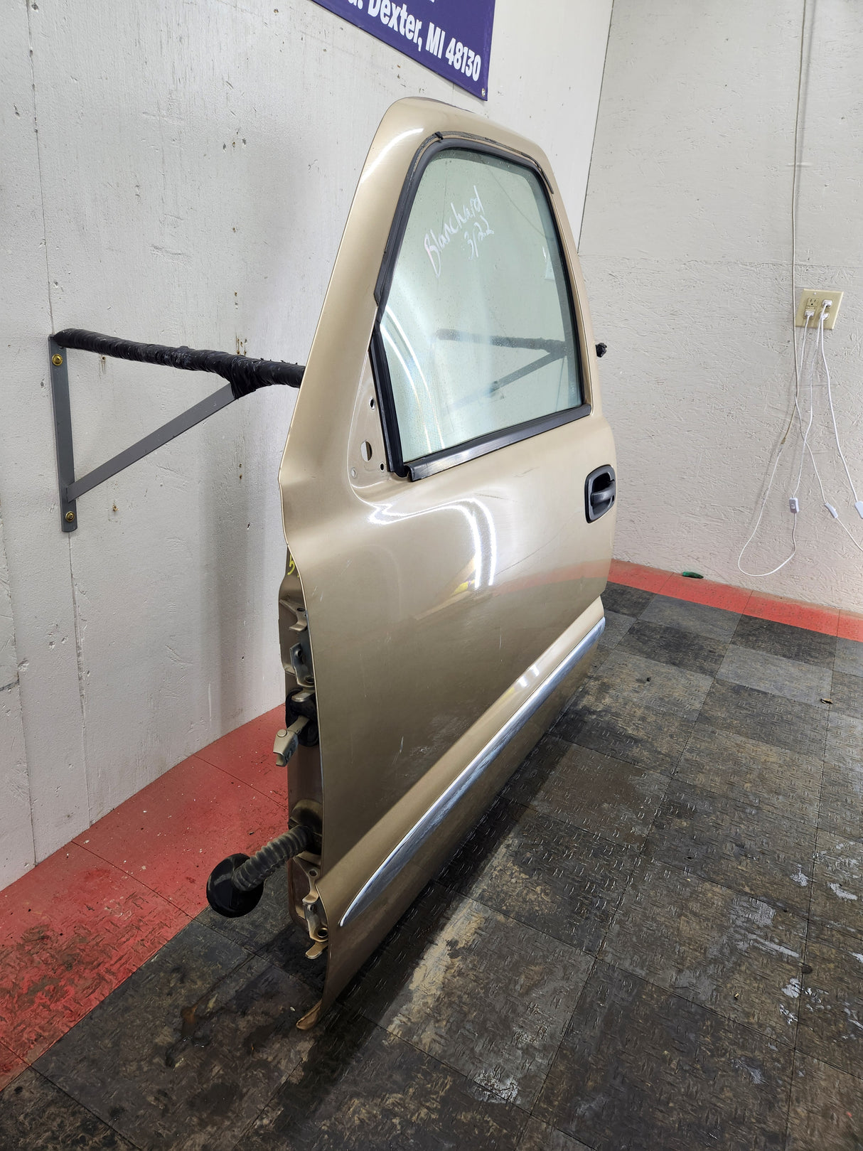 1999-2006 Chevrolet Silverado / GMC Sierra 1500 2500 3500 HD Front Driver side Door LH