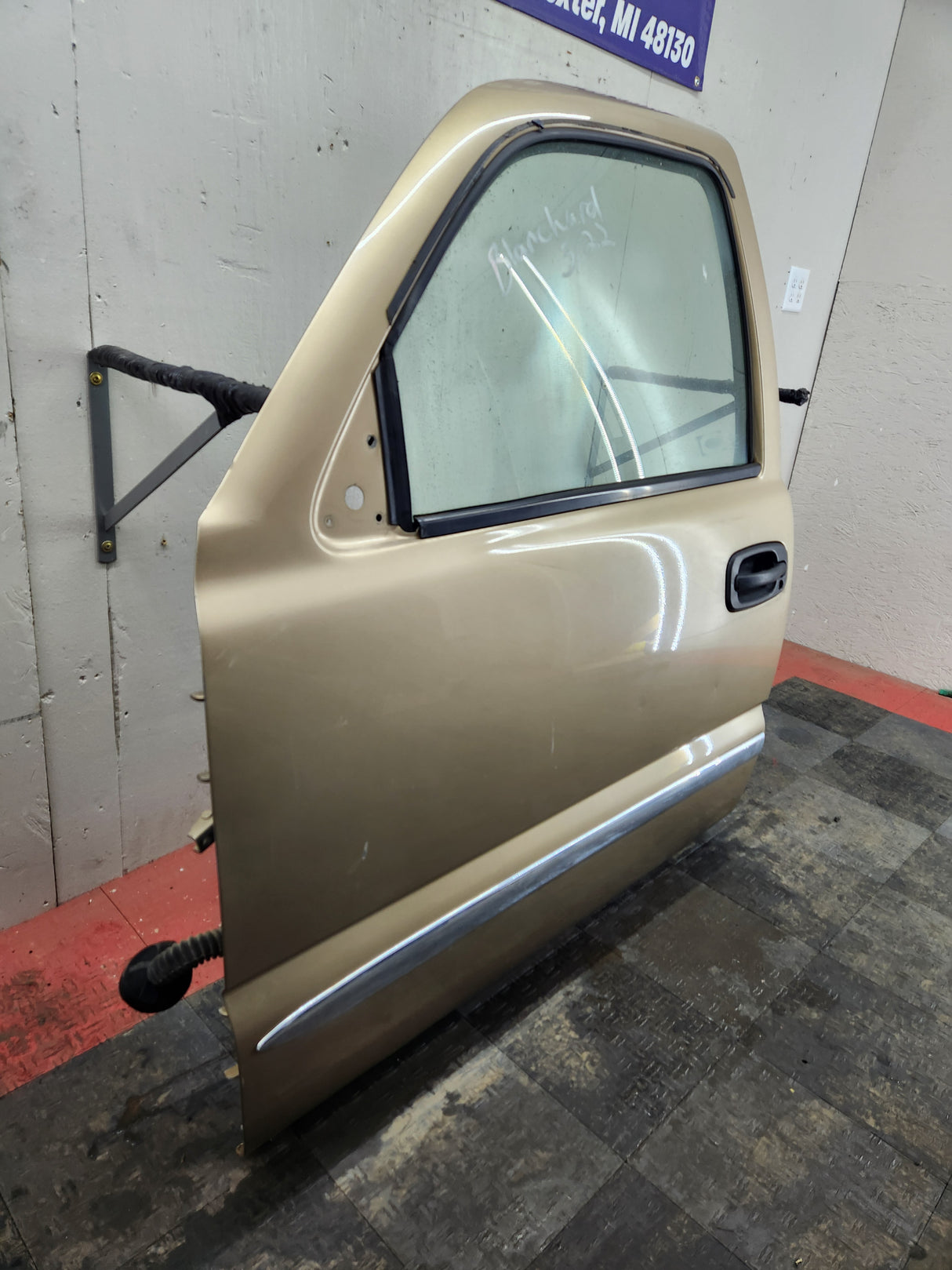 1999-2006 Chevrolet Silverado / GMC Sierra 1500 2500 3500 HD Front Driver side Door LH
