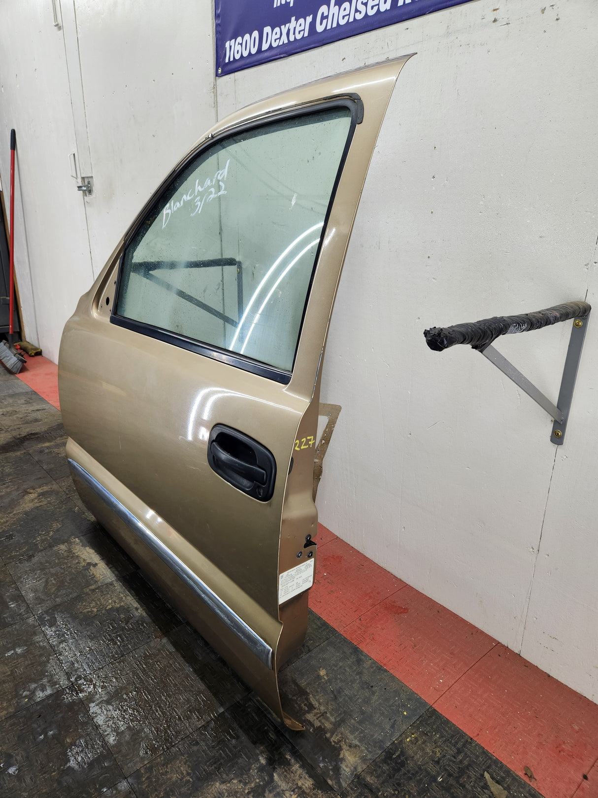 1999-2006 Chevrolet Silverado / GMC Sierra 1500 2500 3500 HD Front Driver side Door LH