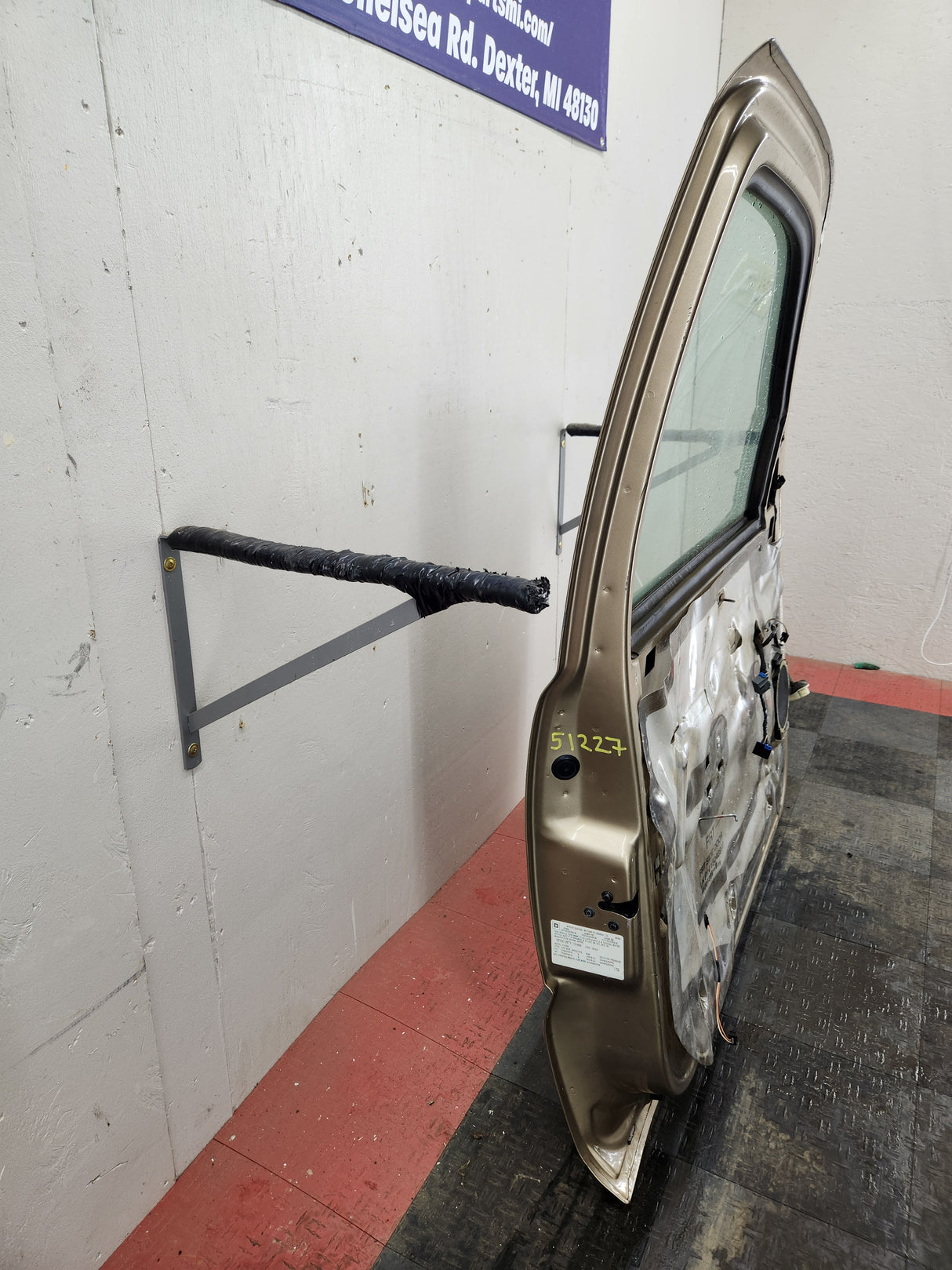 1999-2006 Chevrolet Silverado / GMC Sierra 1500 2500 3500 HD Front Driver side Door LH