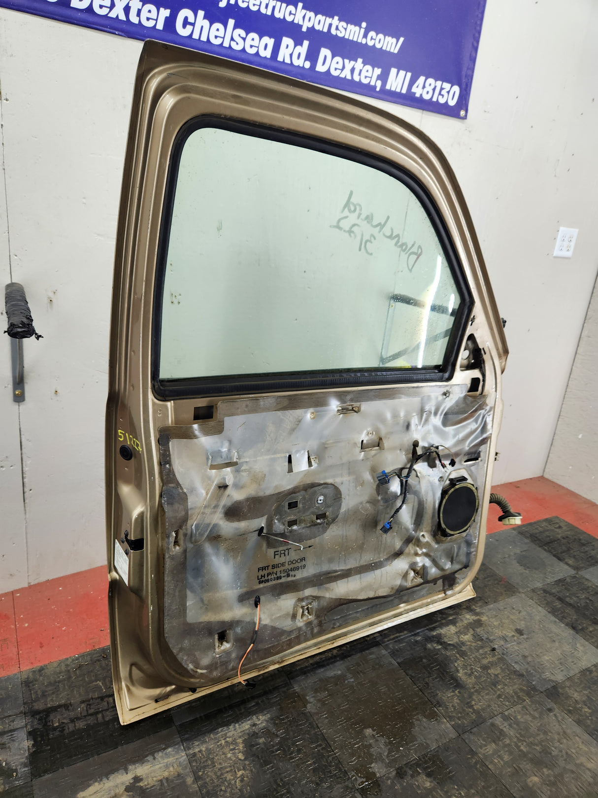1999-2006 Chevrolet Silverado / GMC Sierra 1500 2500 3500 HD Front Driver side Door LH