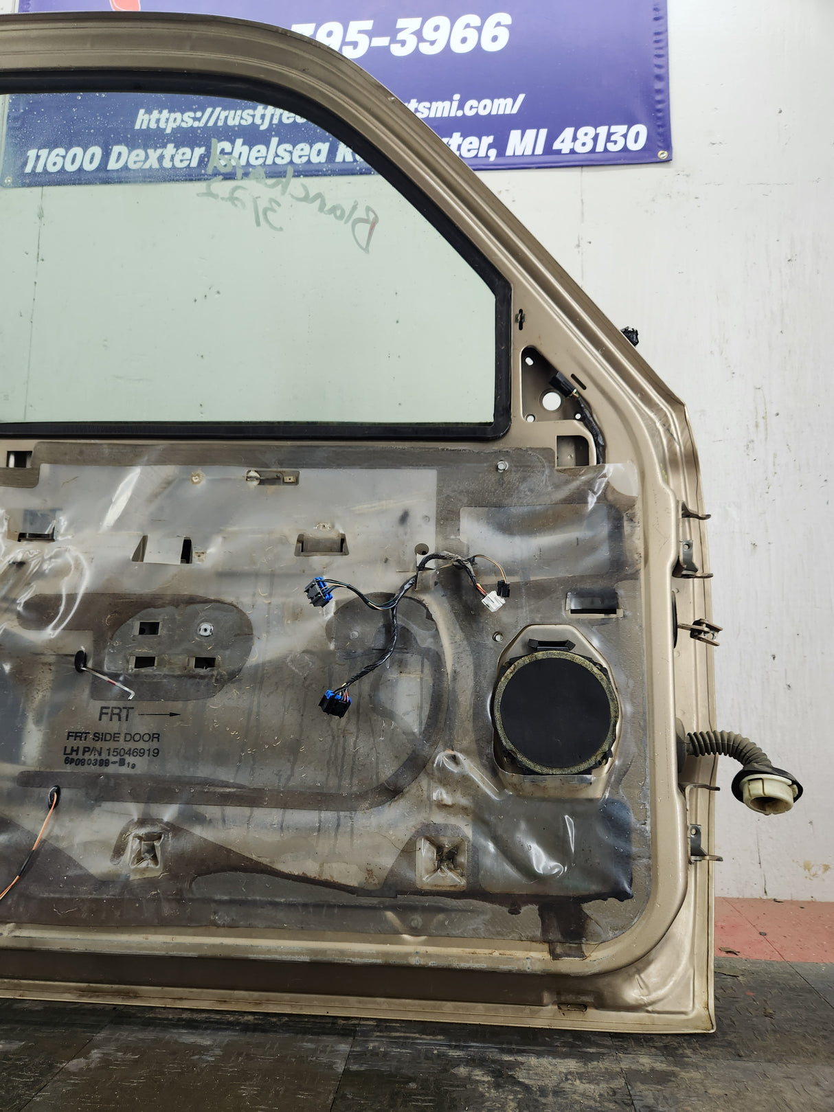 1999-2006 Chevrolet Silverado / GMC Sierra 1500 2500 3500 HD Front Driver side Door LH