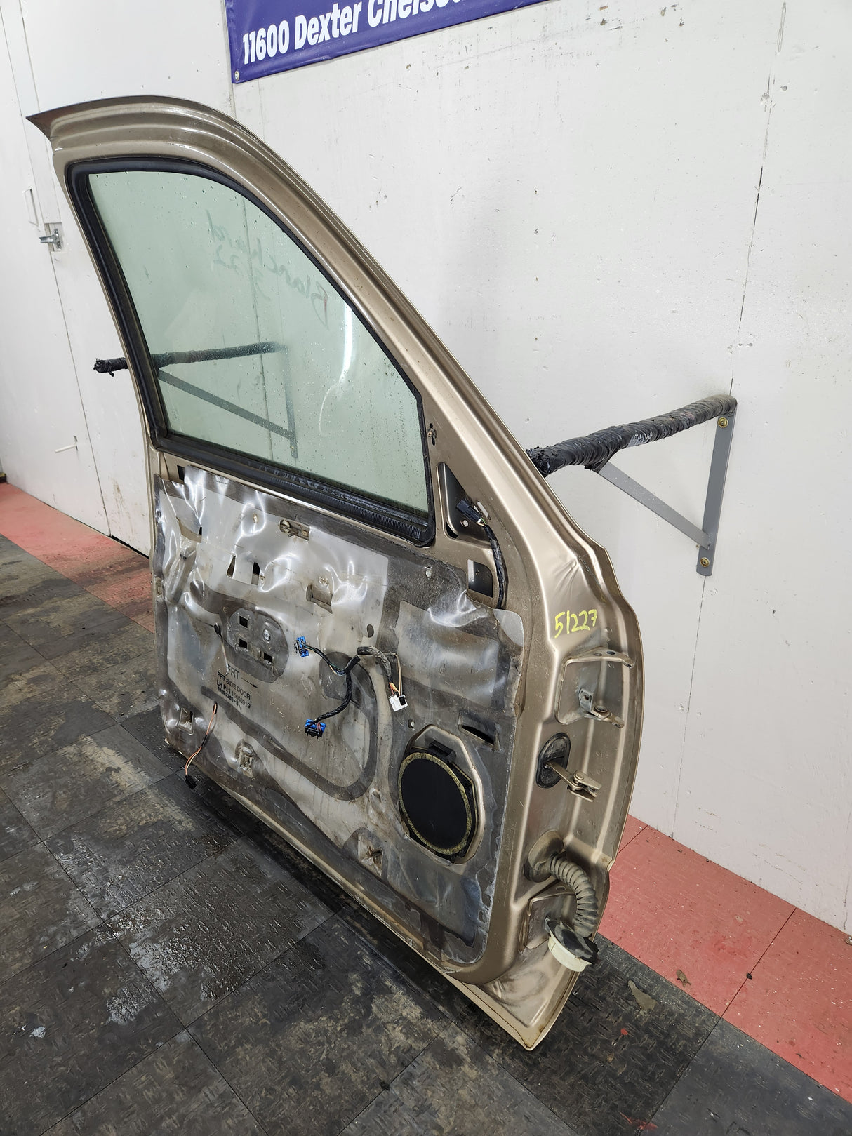 1999-2006 Chevrolet Silverado / GMC Sierra 1500 2500 3500 HD Front Driver side Door LH