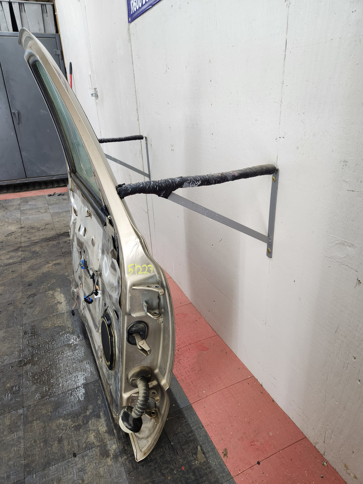 1999-2006 Chevrolet Silverado / GMC Sierra 1500 2500 3500 HD Front Driver side Door LH