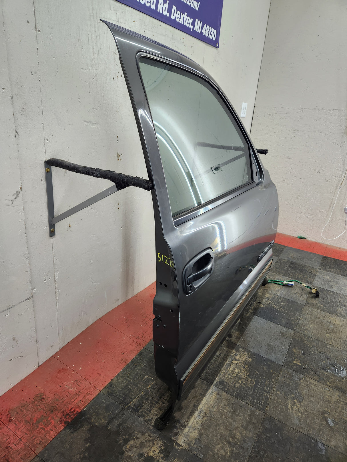 1999-2006 Chevrolet Silverado / GMC Sierra 1500 2500 3500 HD Front Passenger side Door RH