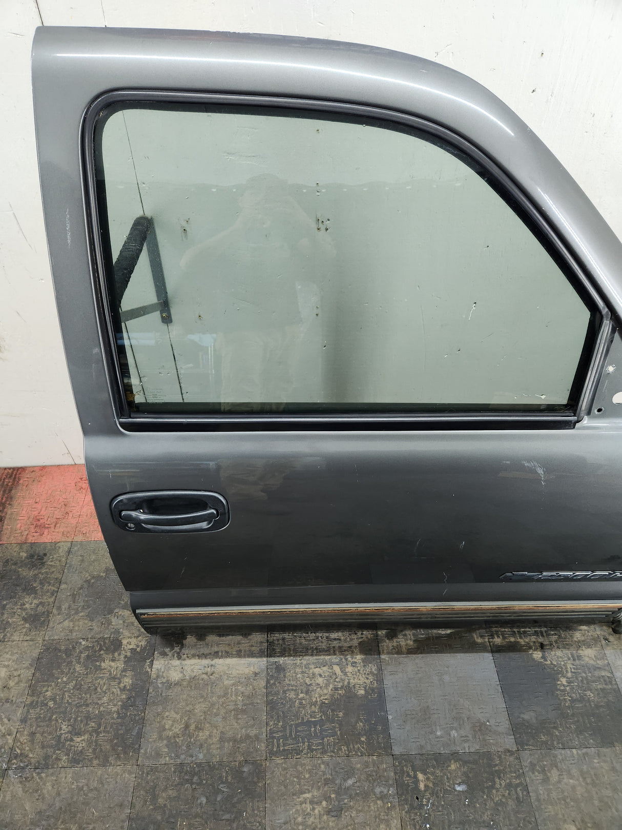 1999-2006 Chevrolet Silverado / GMC Sierra 1500 2500 3500 HD Front Passenger side Door RH