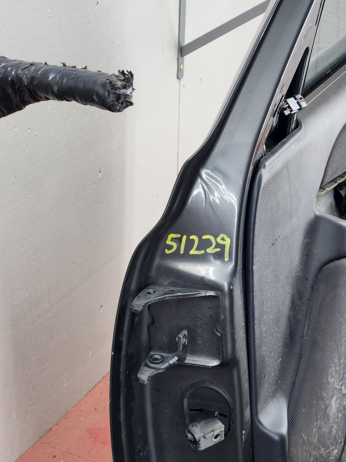 1999-2006 Chevrolet Silverado / GMC Sierra 1500 2500 3500 HD Front Passenger side Door RH