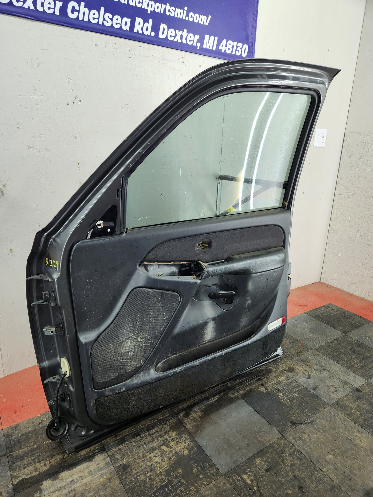 1999-2006 Chevrolet Silverado / GMC Sierra 1500 2500 3500 HD Front Passenger side Door RH