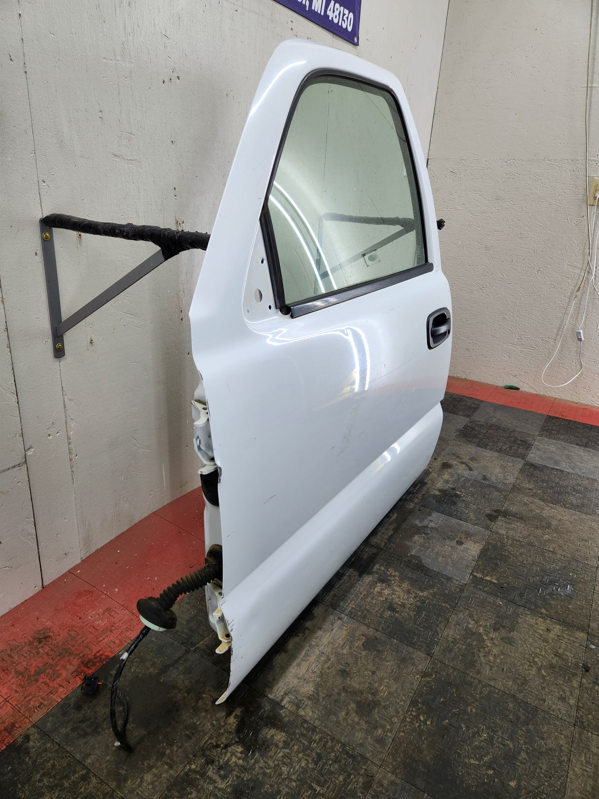 1999-2006 Chevrolet Silverado / GMC Sierra 1500 2500 3500 HD Front Driver Side Door LH