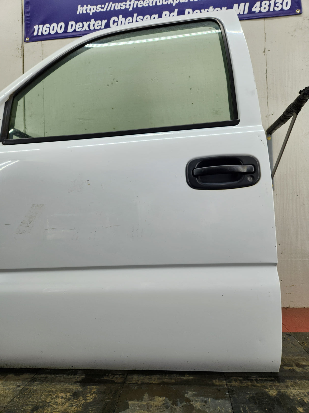 1999-2006 Chevrolet Silverado / GMC Sierra 1500 2500 3500 HD Front Driver Side Door LH