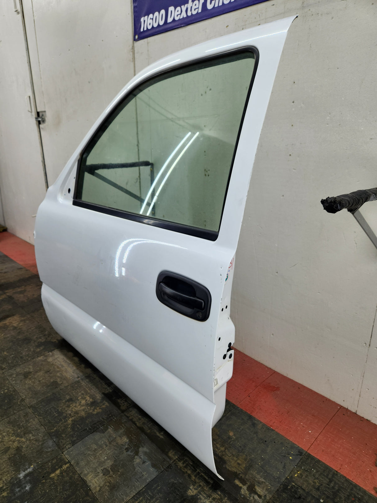 1999-2006 Chevrolet Silverado / GMC Sierra 1500 2500 3500 HD Front Driver Side Door LH