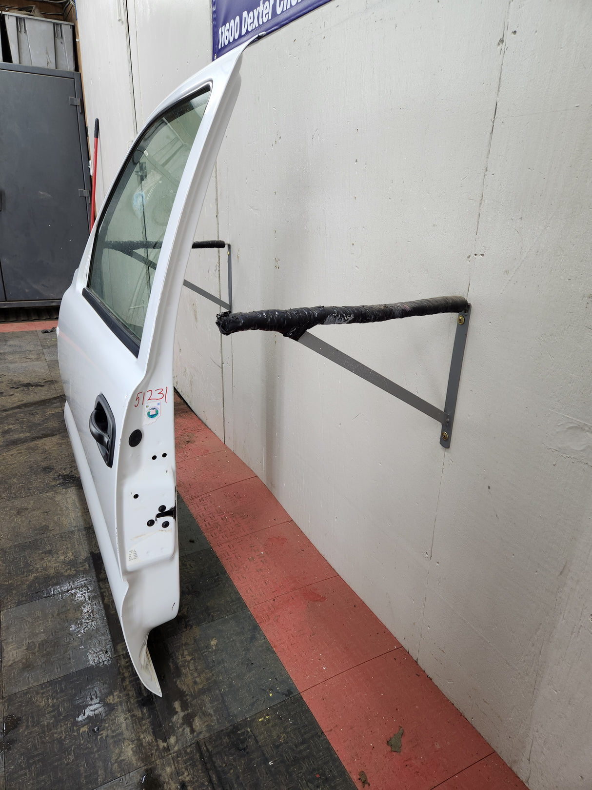 1999-2006 Chevrolet Silverado / GMC Sierra 1500 2500 3500 HD Front Driver Side Door LH