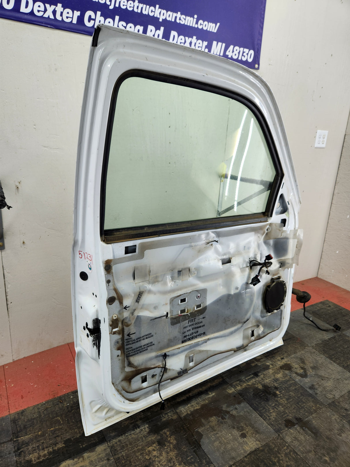 1999-2006 Chevrolet Silverado / GMC Sierra 1500 2500 3500 HD Front Driver Side Door LH