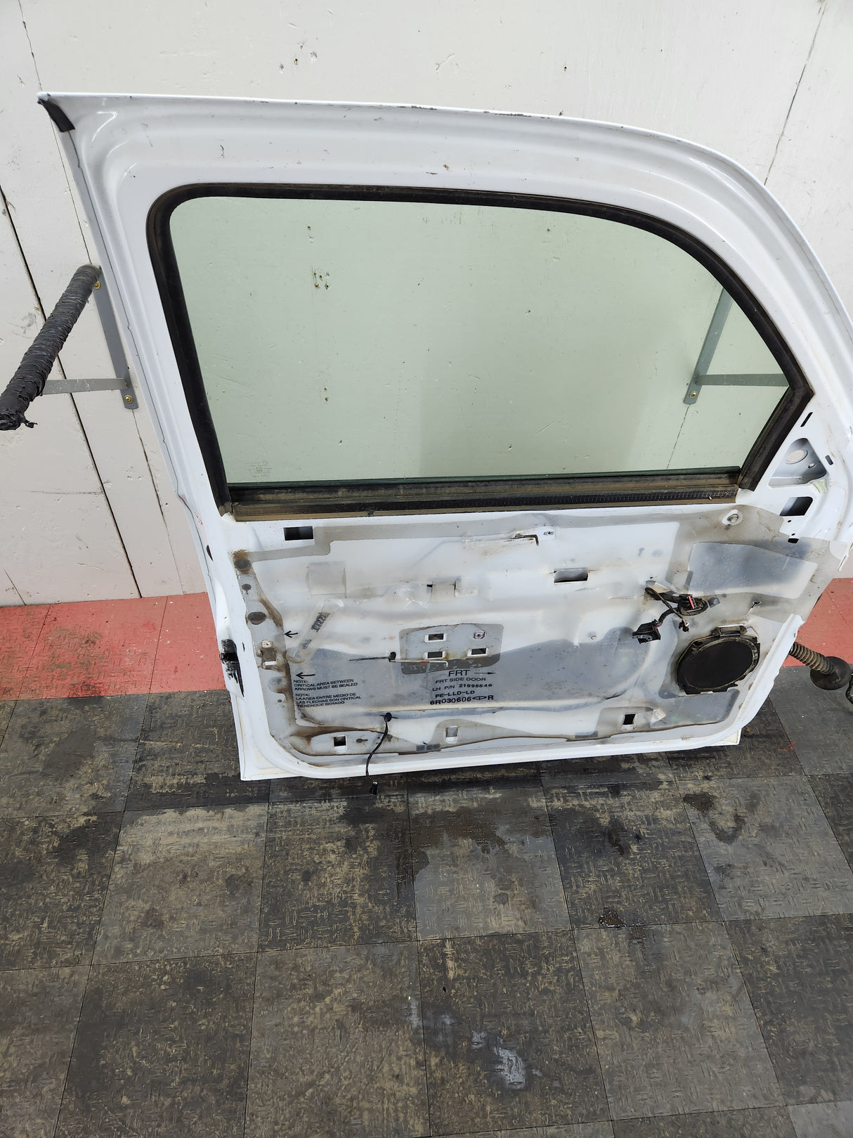 1999-2006 Chevrolet Silverado / GMC Sierra 1500 2500 3500 HD Front Driver Side Door LH