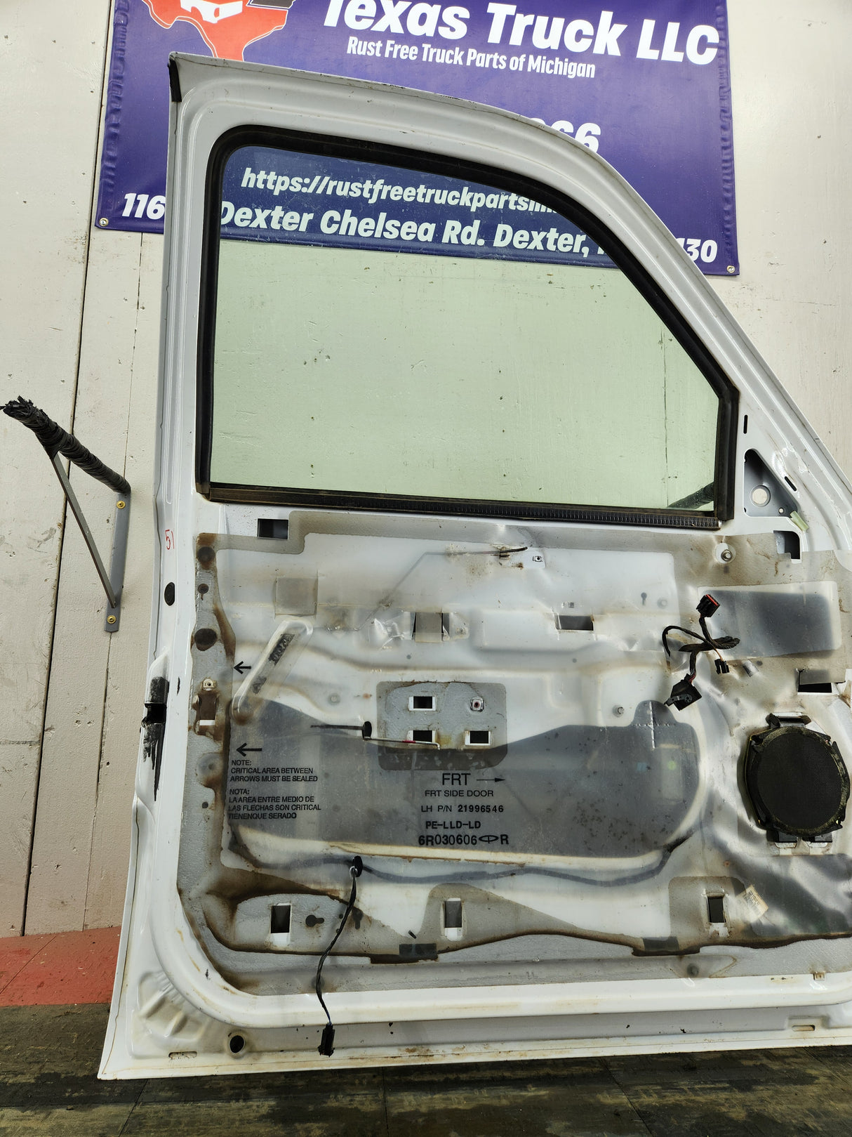 1999-2006 Chevrolet Silverado / GMC Sierra 1500 2500 3500 HD Front Driver Side Door LH