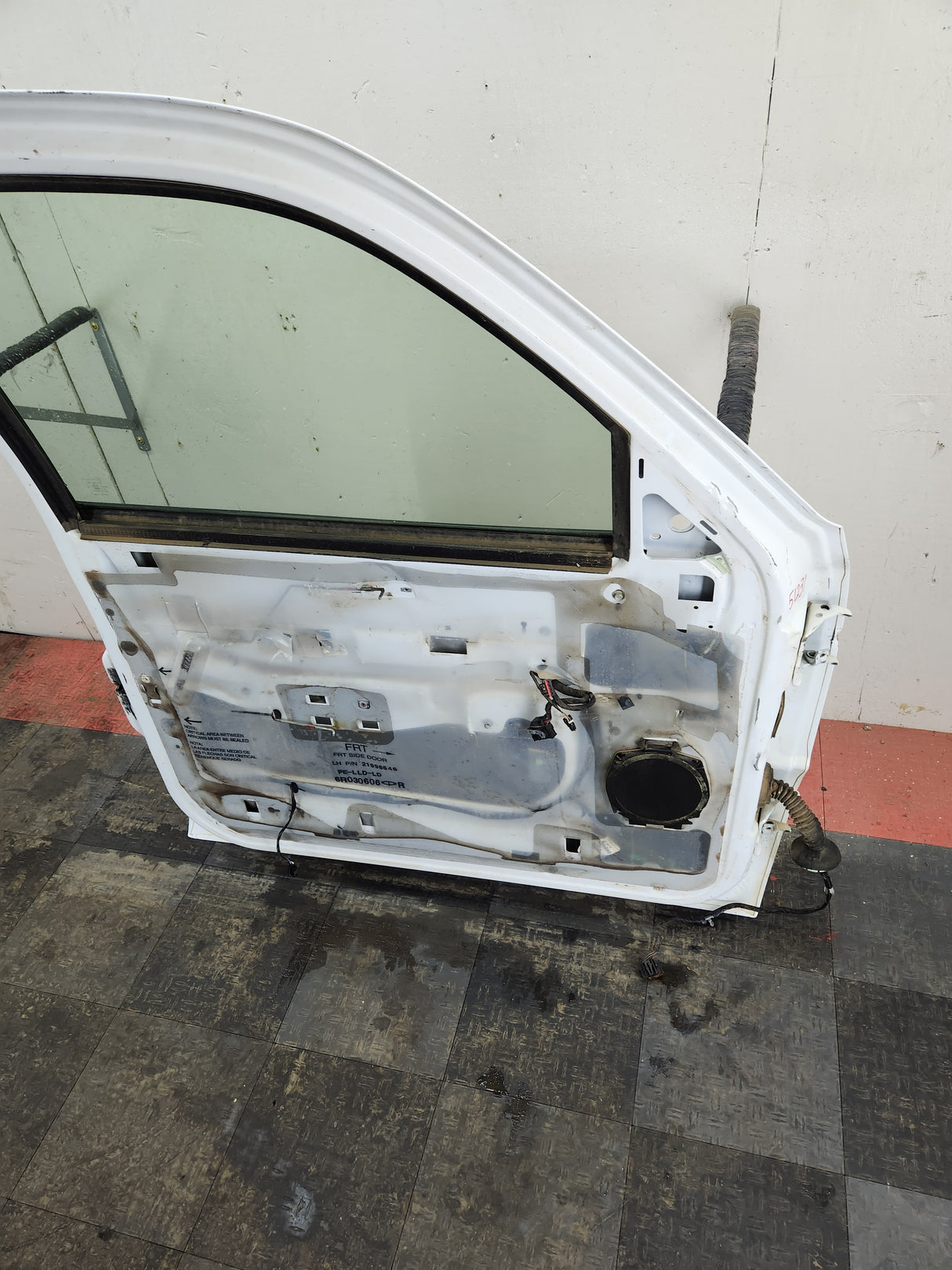 1999-2006 Chevrolet Silverado / GMC Sierra 1500 2500 3500 HD Front Driver Side Door LH