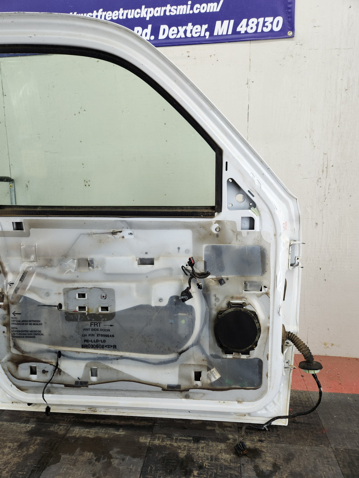 1999-2006 Chevrolet Silverado / GMC Sierra 1500 2500 3500 HD Front Driver Side Door LH