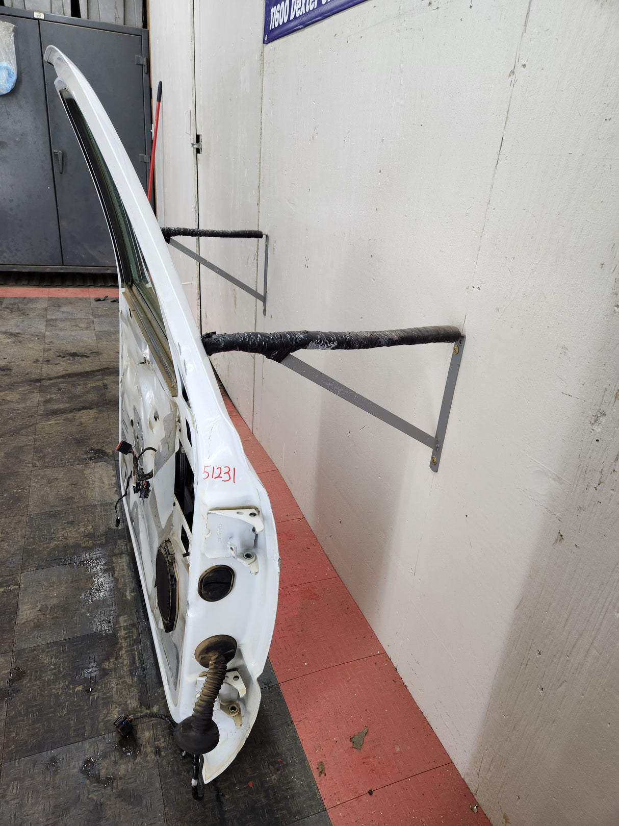 1999-2006 Chevrolet Silverado / GMC Sierra 1500 2500 3500 HD Front Driver Side Door LH
