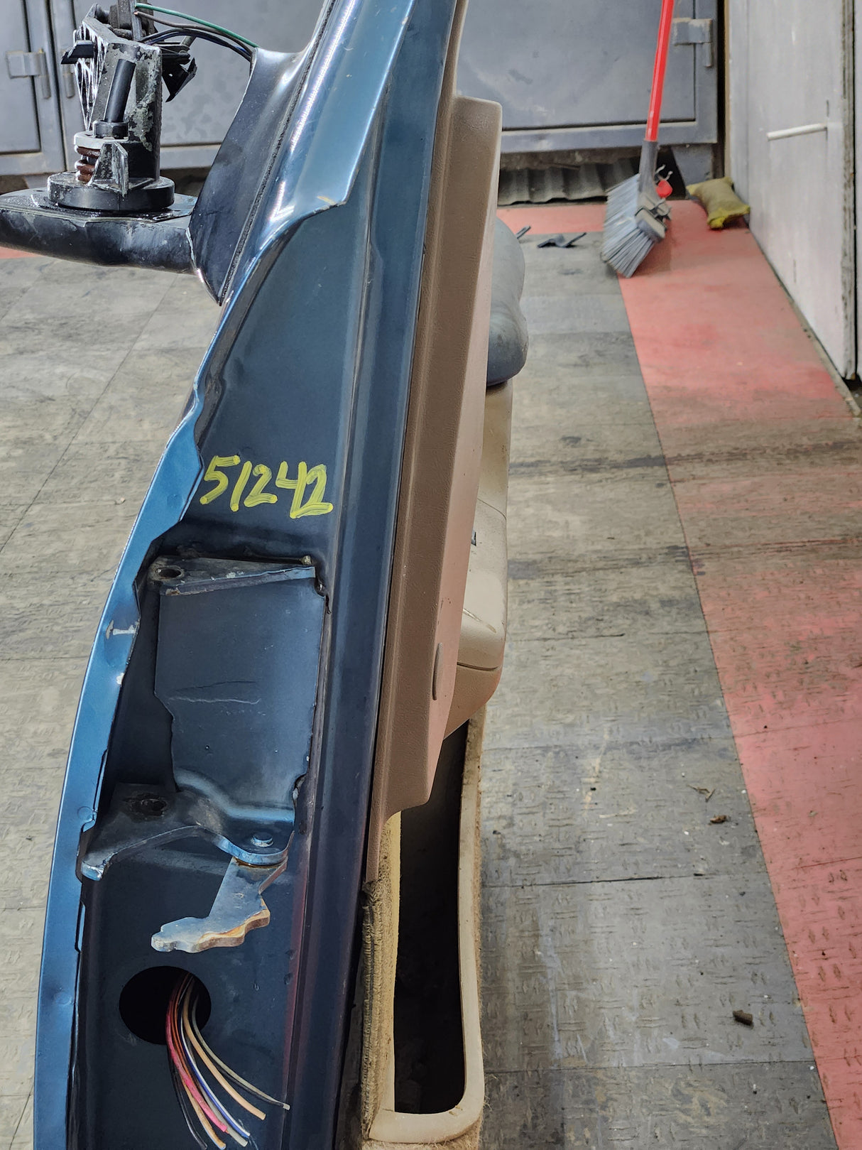 1988-2000 Chevrolet Silverado Suburban GMC Sierra RH Front Passenger Door