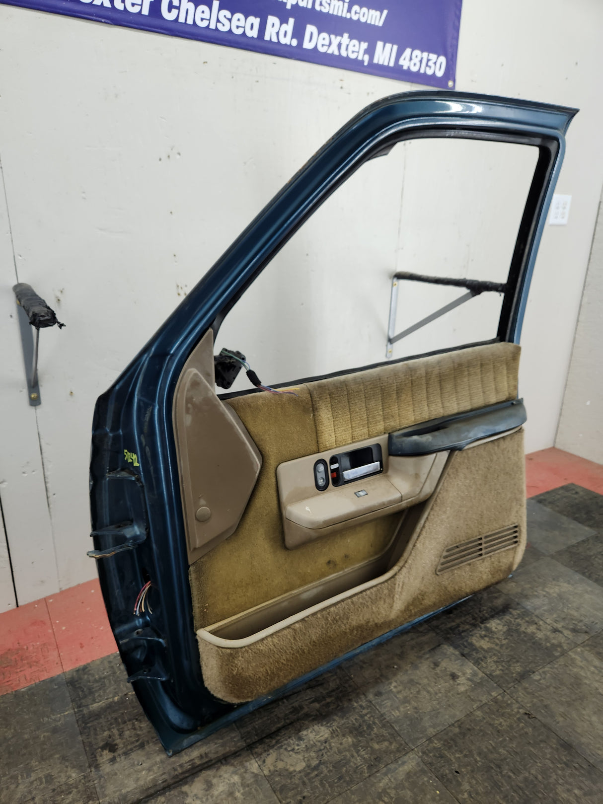 1988-2000 Chevrolet Silverado Suburban GMC Sierra RH Front Passenger Door