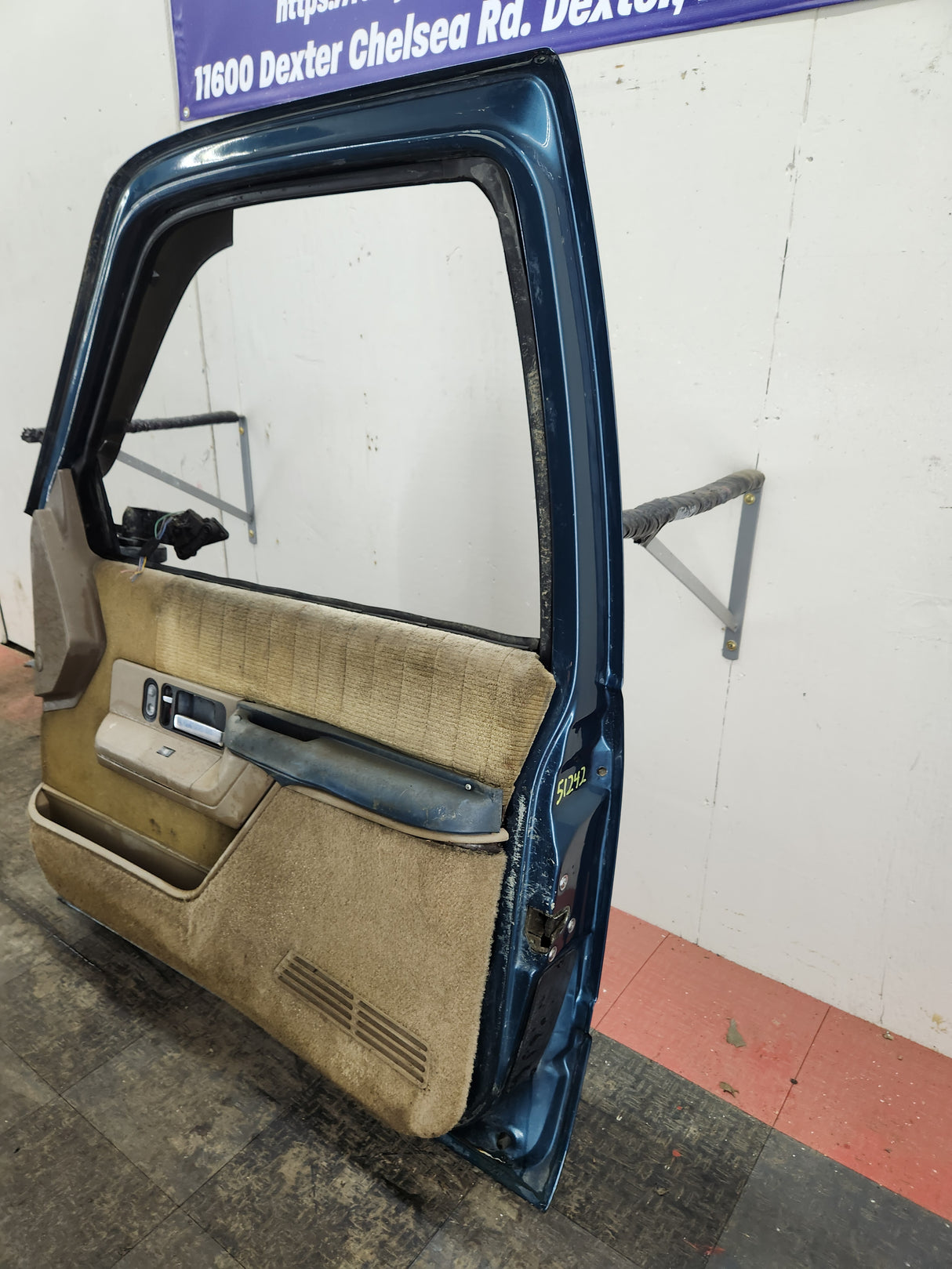 1988-2000 Chevrolet Silverado Suburban GMC Sierra RH Front Passenger Door