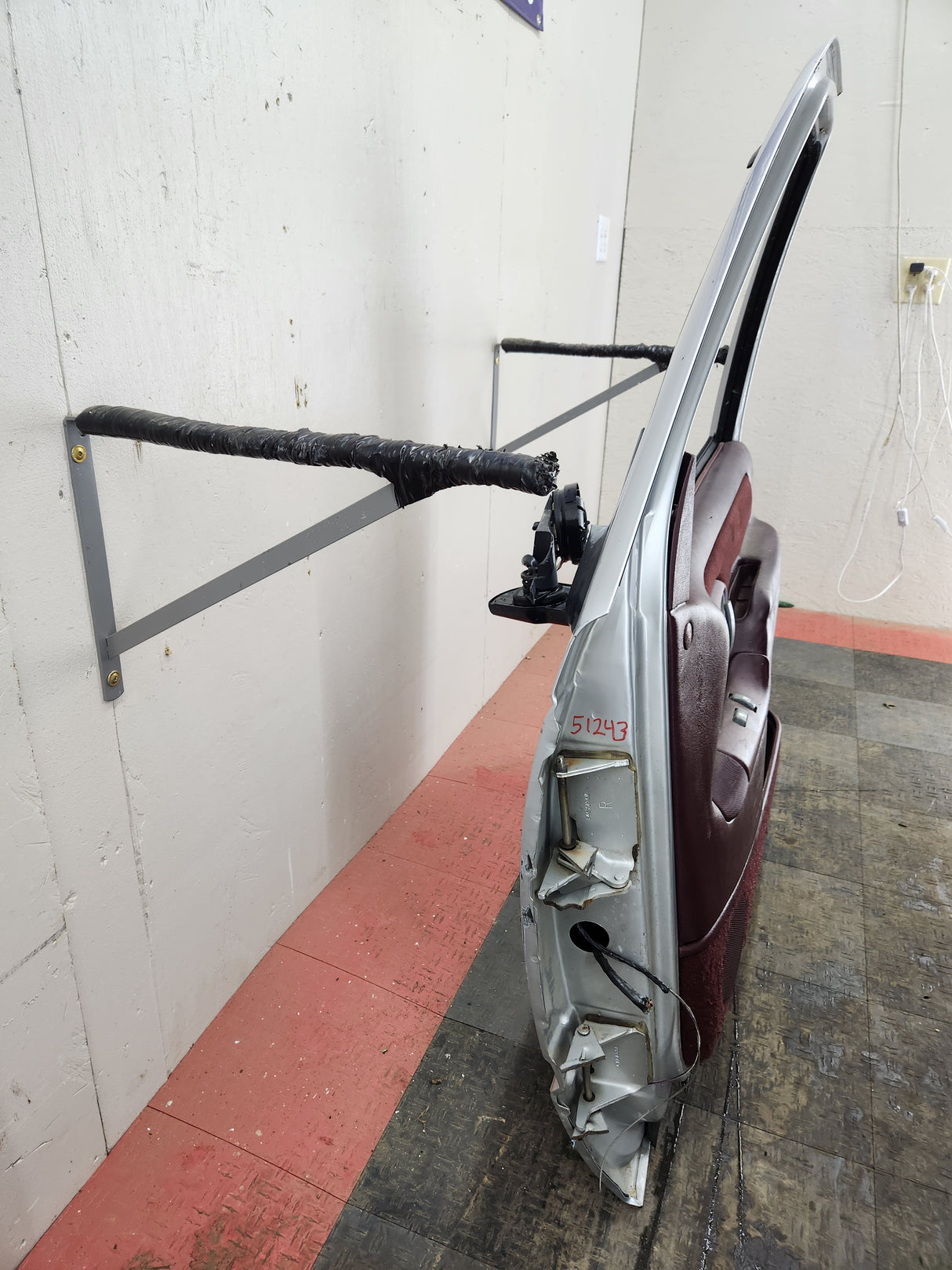 1988-2000 Chevrolet Silverado Suburban GMC Sierra RH Front Passenger Door