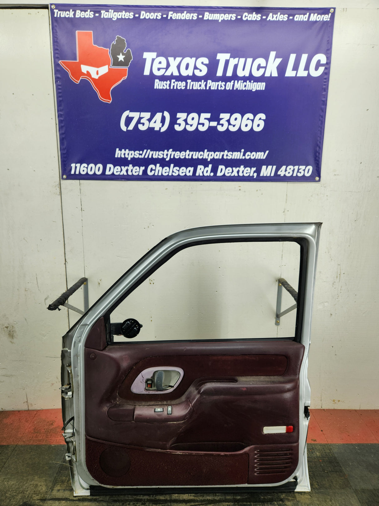 1988-2000 Chevrolet Silverado Suburban GMC Sierra RH Front Passenger Door