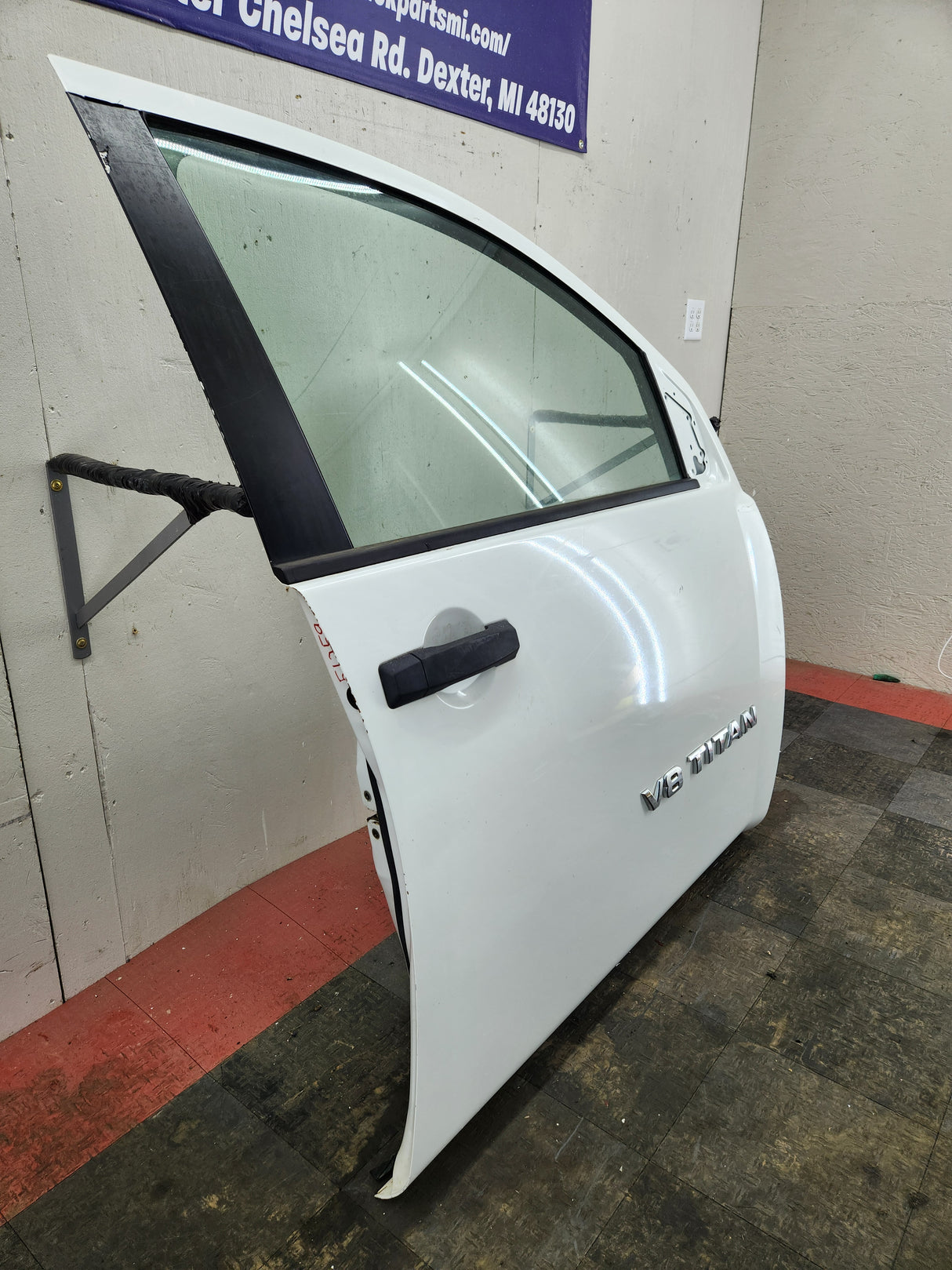 2004-2007 Nissan Titan Crew Cab Passenger Side Front Door RH