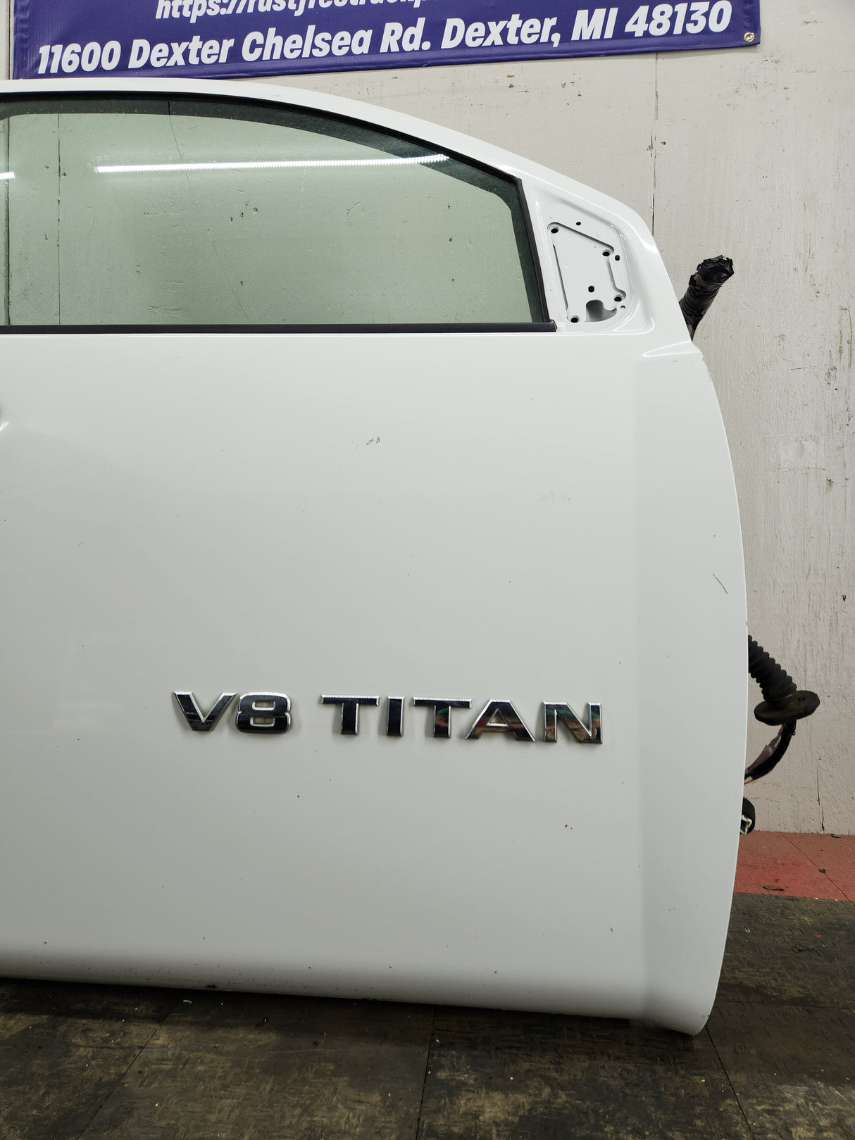 2004-2007 Nissan Titan Crew Cab Passenger Side Front Door RH