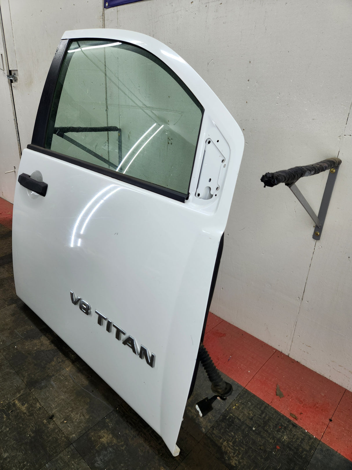 2004-2007 Nissan Titan Crew Cab Passenger Side Front Door RH