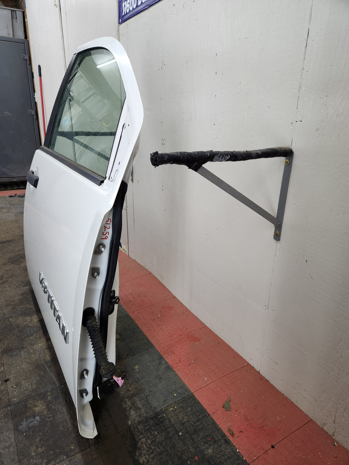 2004-2007 Nissan Titan Crew Cab Passenger Side Front Door RH