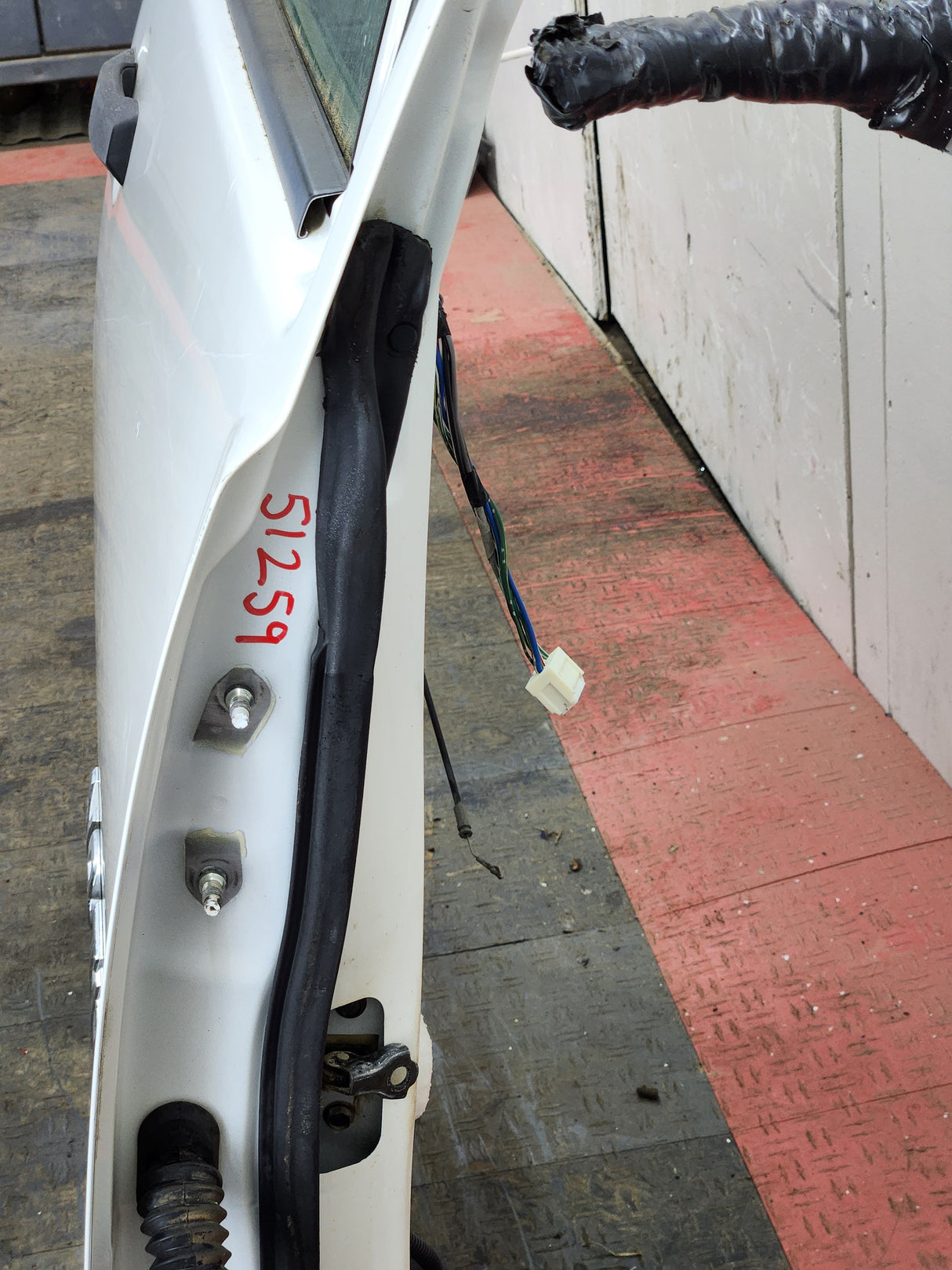 2004-2007 Nissan Titan Crew Cab Passenger Side Front Door RH