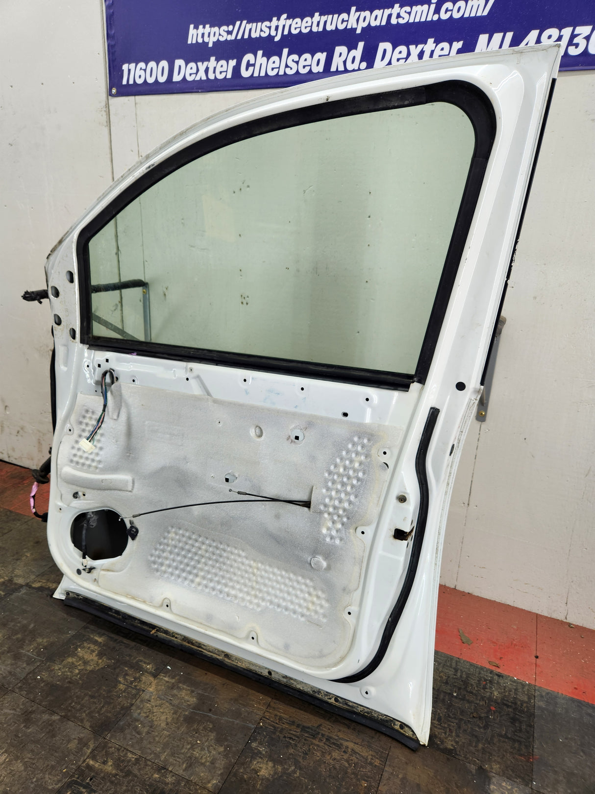 2004-2007 Nissan Titan Crew Cab Passenger Side Front Door RH