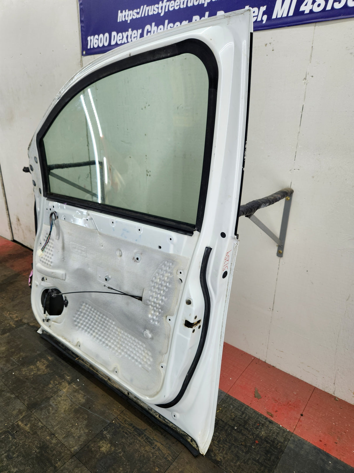 2004-2007 Nissan Titan Crew Cab Passenger Side Front Door RH
