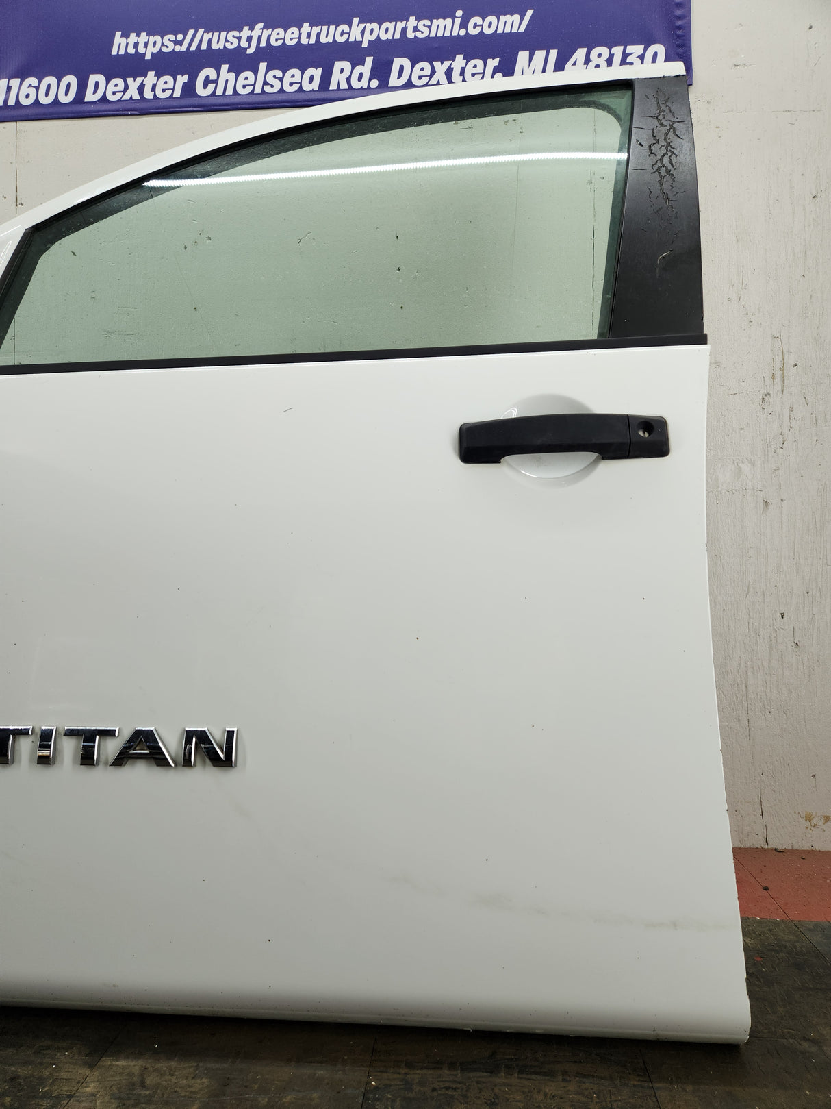 2004-2007 Nissan Titan Crew Cab Driver Side Front Door
