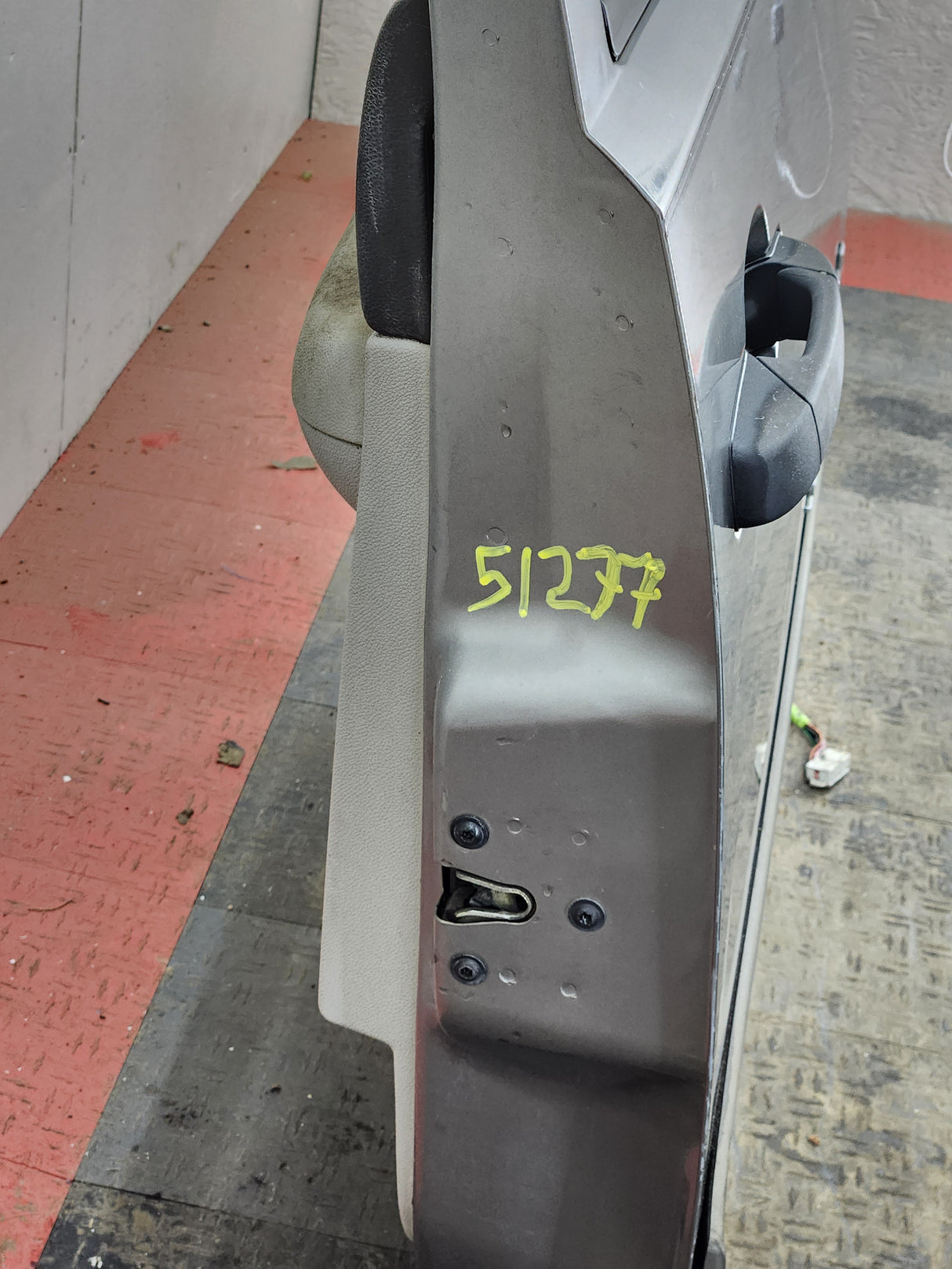 2007-2013 Chevrolet Silverado / GMC Sierra 1500 2500 3500 HD RH Front Passenger Side Door