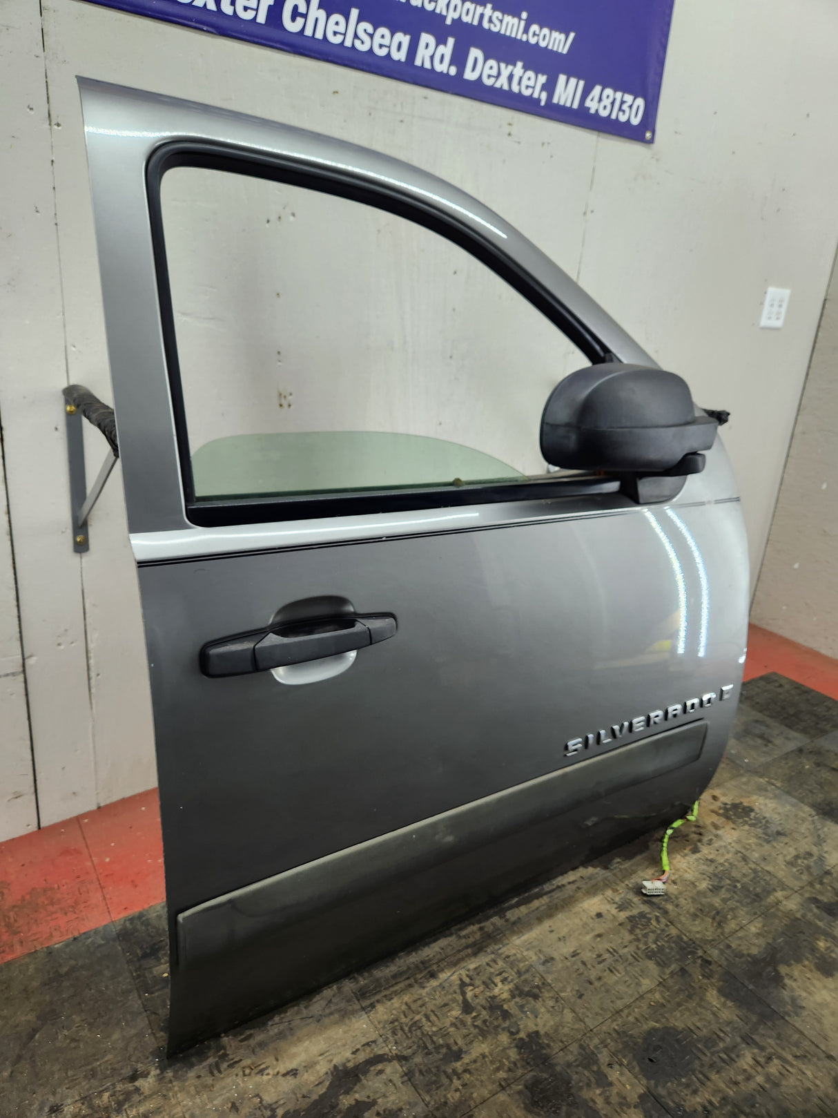 2007-2013 Chevrolet Silverado / GMC Sierra 1500 2500 3500 HD RH Front Passenger Side Door