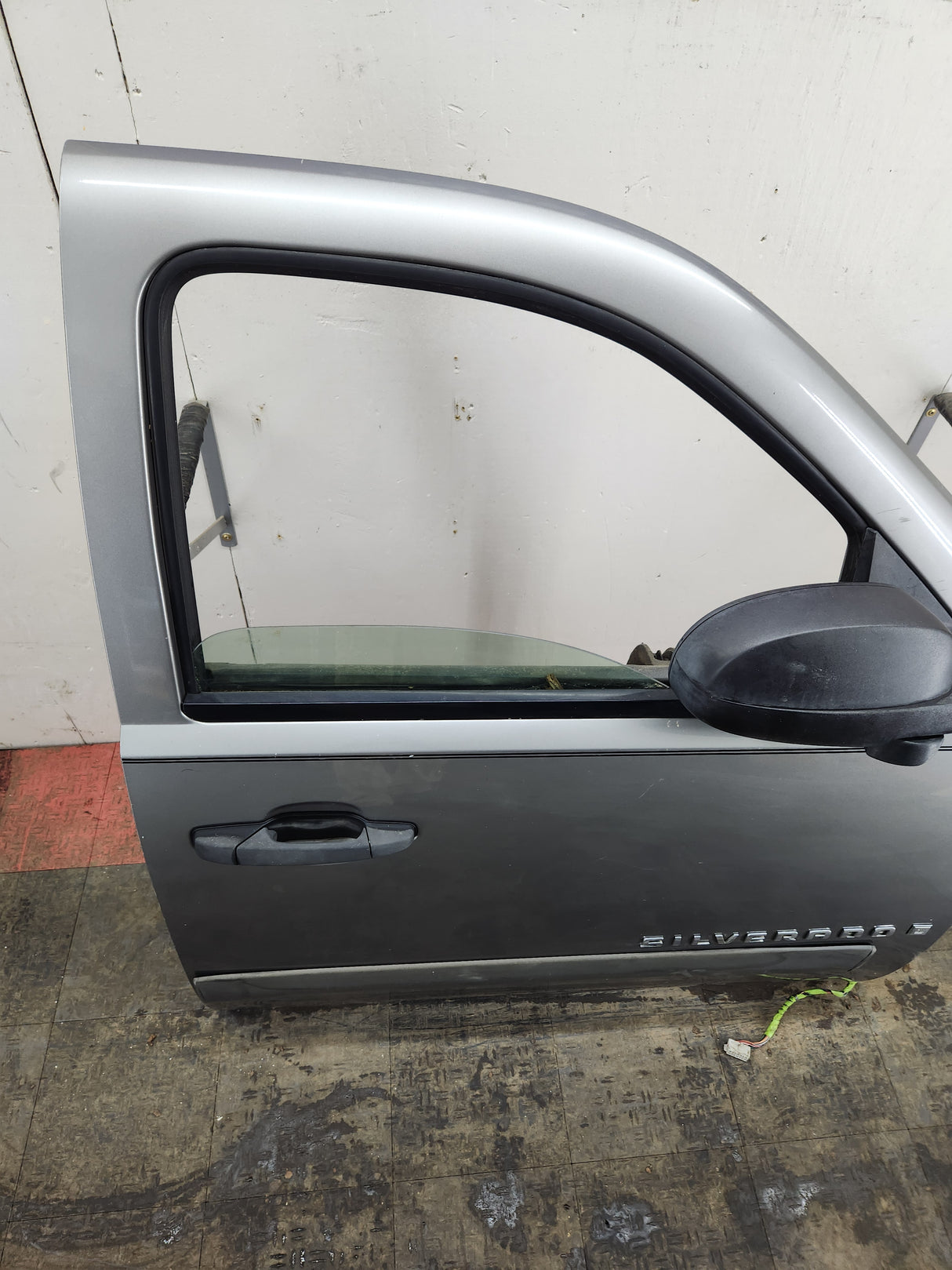 2007-2013 Chevrolet Silverado / GMC Sierra 1500 2500 3500 HD RH Front Passenger Side Door