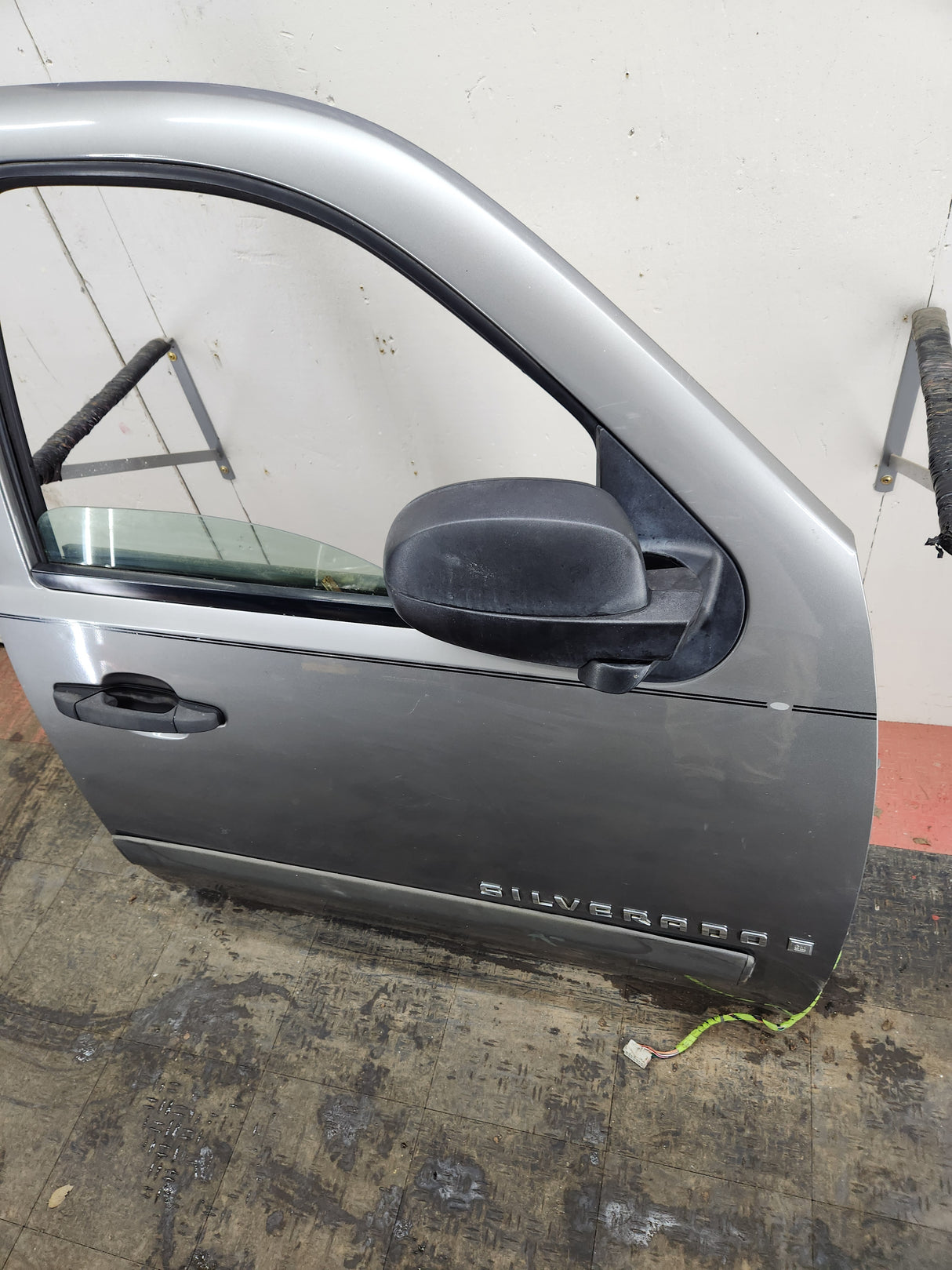 2007-2013 Chevrolet Silverado / GMC Sierra 1500 2500 3500 HD RH Front Passenger Side Door